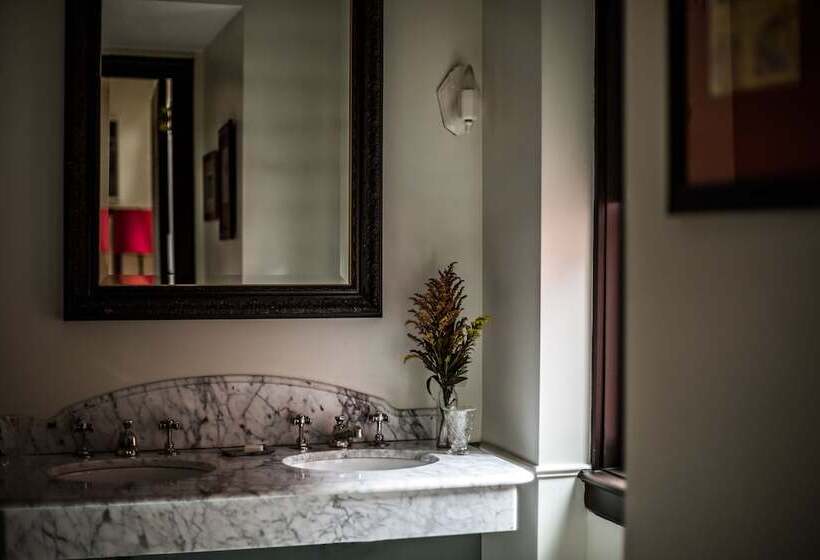 家庭间, The Ned Nomad