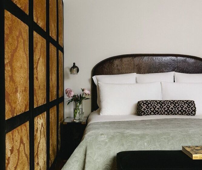 标准工作室, The Ned Nomad