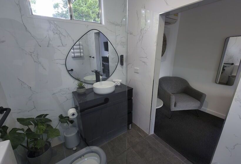 חדר סטנדרט מותאם לאדם עם מוגבלויות, Echo Point Discovery Motel