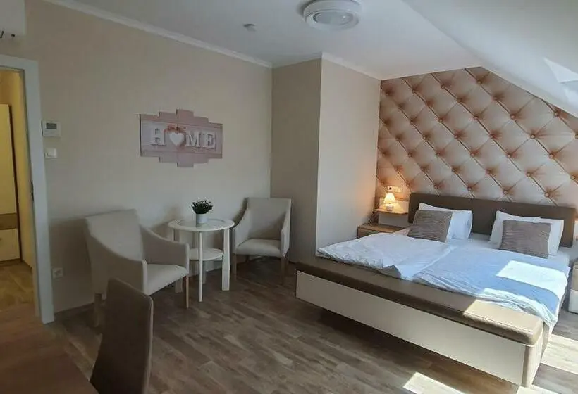 テラス付きスタンダードワンルーム, Camille Apartmanhouse
