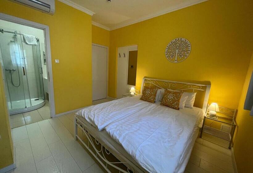 آپارتمان 1 خوابه, Camille Apartmanhouse