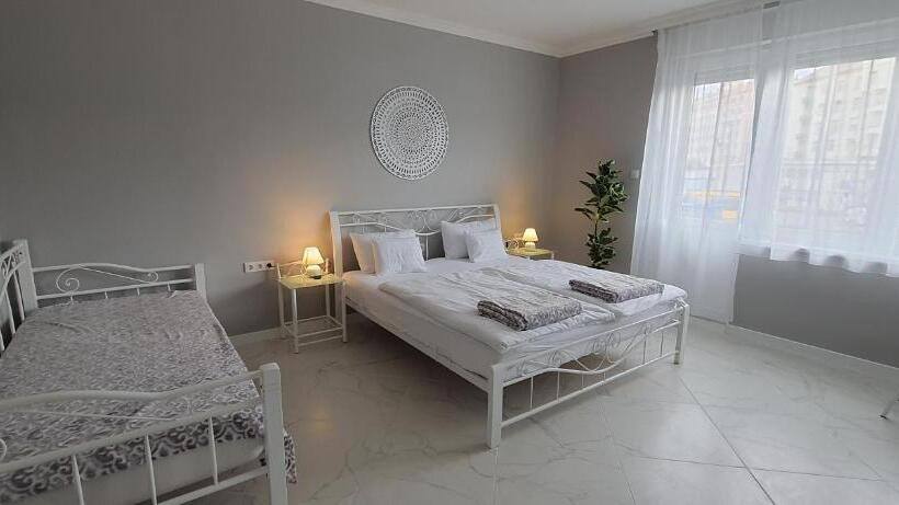 Escritório Estándar, Camille Apartmanhouse