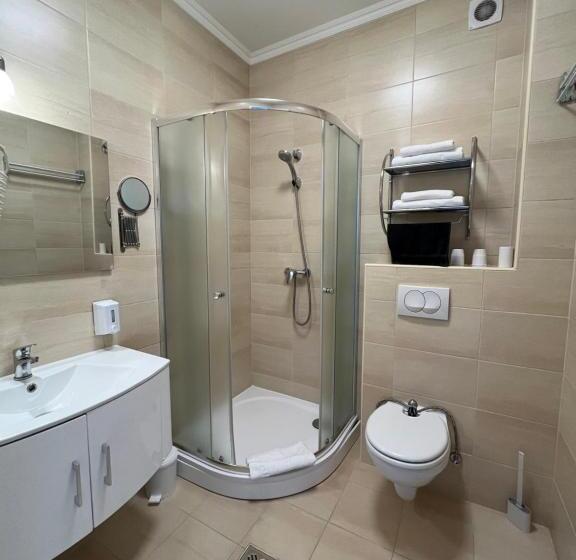 استودیوی استاندارد, Camille Apartmanhouse