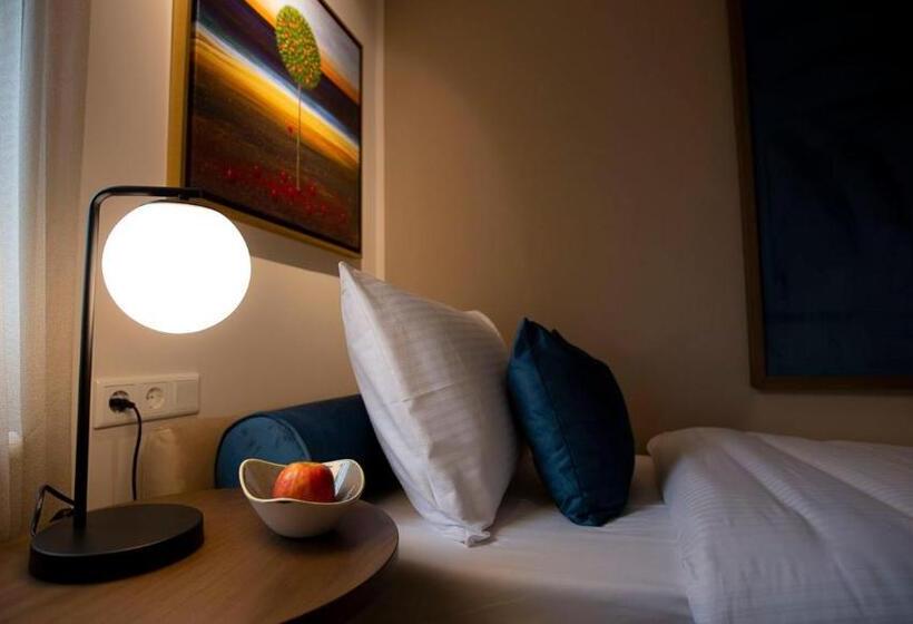 标准单人间, Delphi Hotel & Restaurant