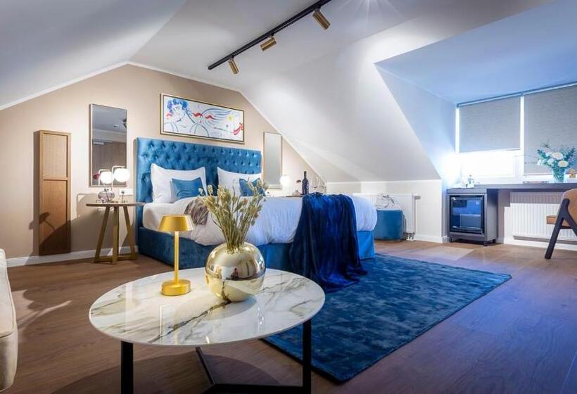 标准间, Delphi Hotel & Restaurant