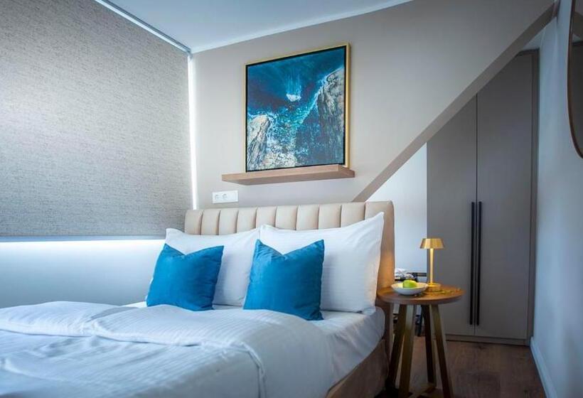 标准单人间, Delphi Hotel & Restaurant