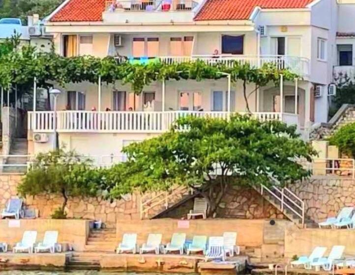 اتاق استاندارد چهار تخته با چشم‌انداز دریا, Apartments Villa Glavinić