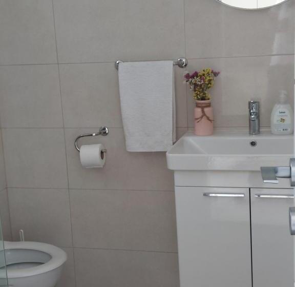 اتاق استاندارد چهار تخته با چشم‌انداز دریا, Apartments Villa Glavinić