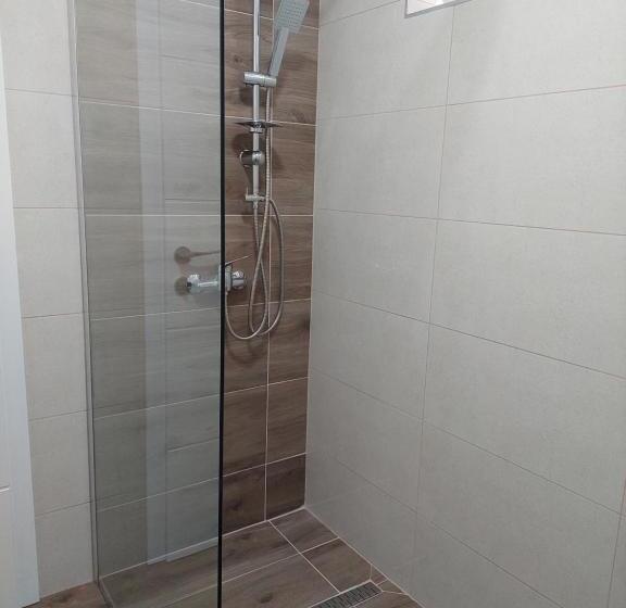 اتاق استاندارد چهار تخته با چشم‌انداز دریا, Apartments Villa Glavinić