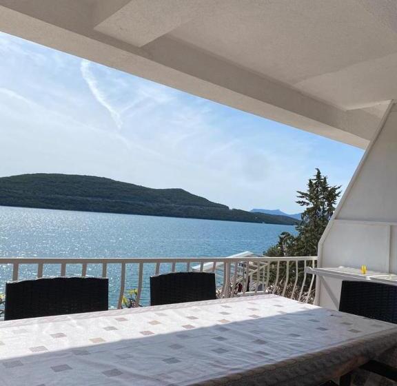 اتاق استاندارد چهار تخته با چشم‌انداز دریا, Apartments Villa Glavinić