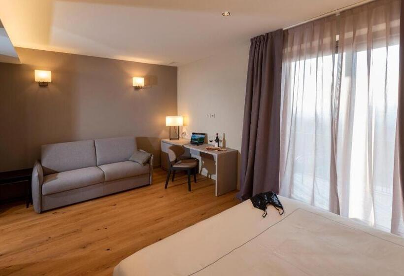 Номер Стандарт Вид на Бассейн, Agriturismo Speziale Wine Resort