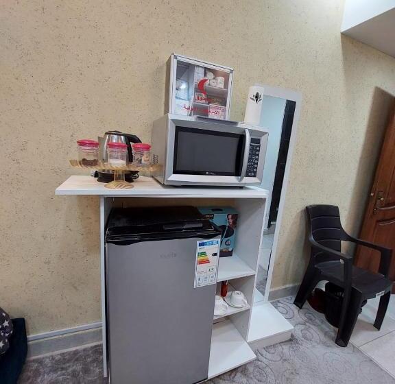 اتاق لوکس سه تخته, Hadrian S Arch