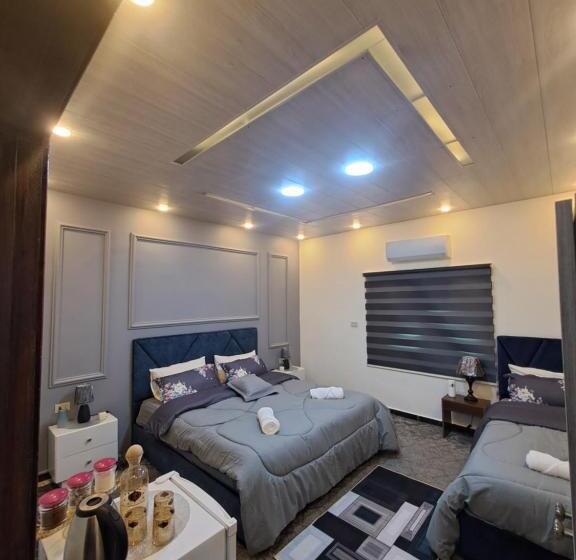 اتاق لوکس با تخت بزرگ, Hadrian S Arch