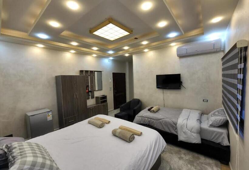 اتاق سوپریور سه تخته, Hadrian S Arch