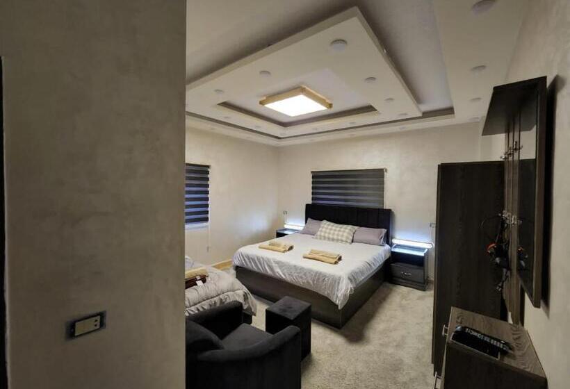 اتاق سوپریور سه تخته, Hadrian S Arch