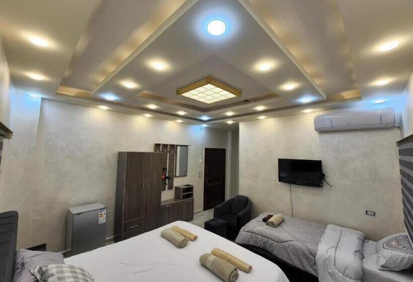 اتاق سوپریور سه تخته, Hadrian S Arch