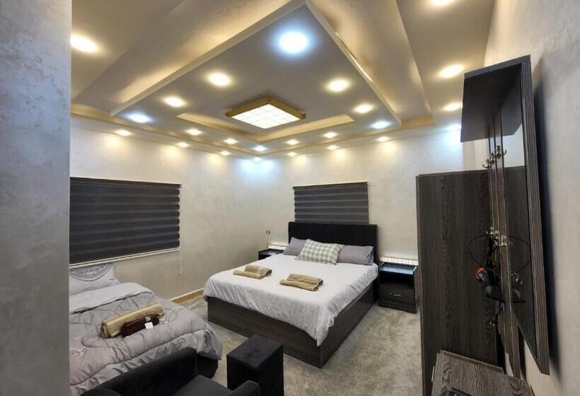 اتاق سوپریور سه تخته, Hadrian S Arch