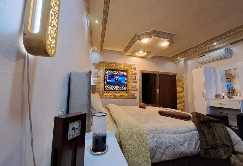 اتاق استاندارد با تخت بزرگ, Hadrian S Arch