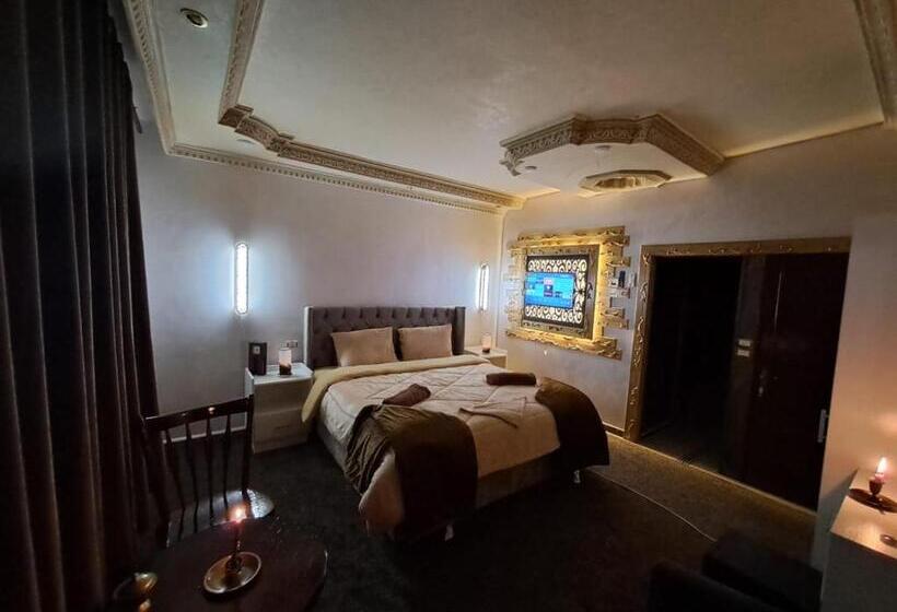 اتاق استاندارد با تخت بزرگ, Hadrian S Arch