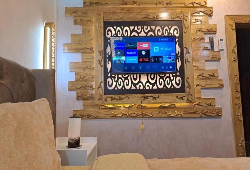 اتاق استاندارد با تخت بزرگ, Hadrian S Arch