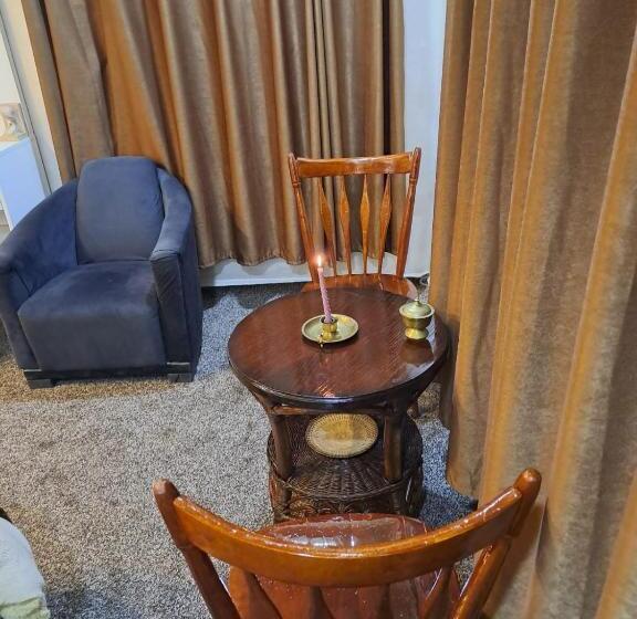 اتاق استاندارد با تخت بزرگ, Hadrian S Arch