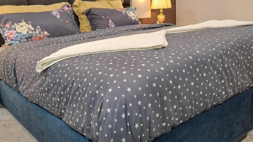 اتاق استاندارد با چشم‌انداز باغ, Hadrian S Arch