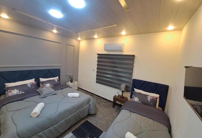 اتاق لوکس با تخت بزرگ, Hadrian S Arch