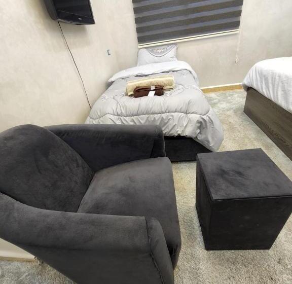 اتاق سوپریور سه تخته, Hadrian S Arch