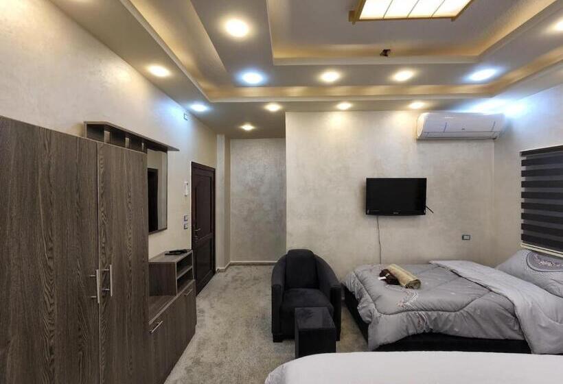 اتاق سوپریور سه تخته, Hadrian S Arch