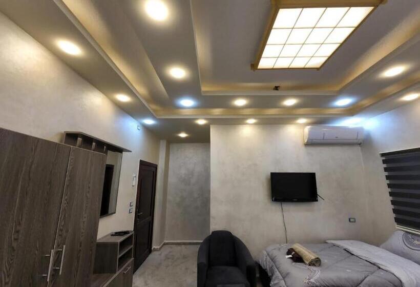 اتاق سوپریور سه تخته, Hadrian S Arch