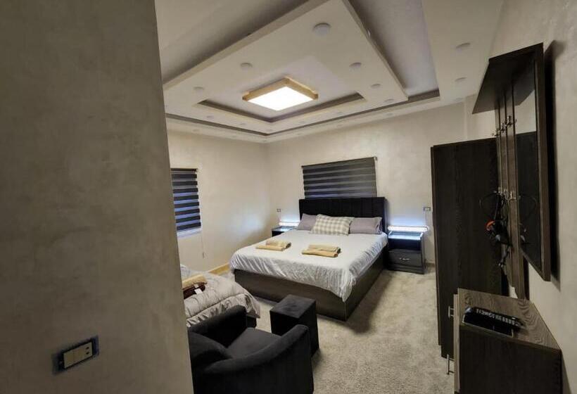 اتاق سوپریور سه تخته, Hadrian S Arch