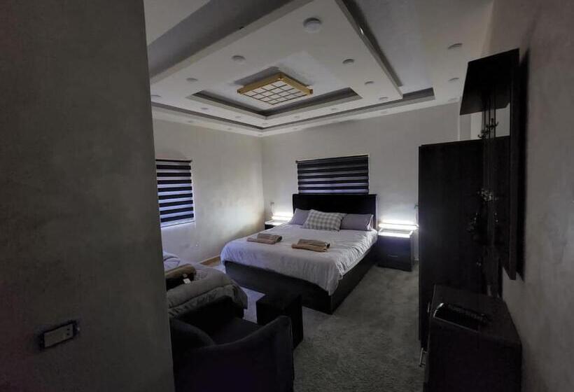 اتاق سوپریور سه تخته, Hadrian S Arch