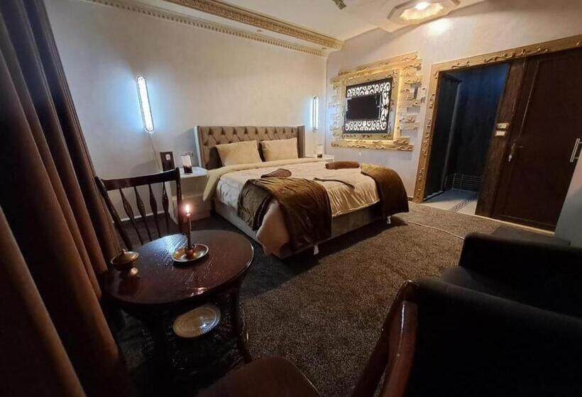 اتاق استاندارد با تخت بزرگ, Hadrian S Arch