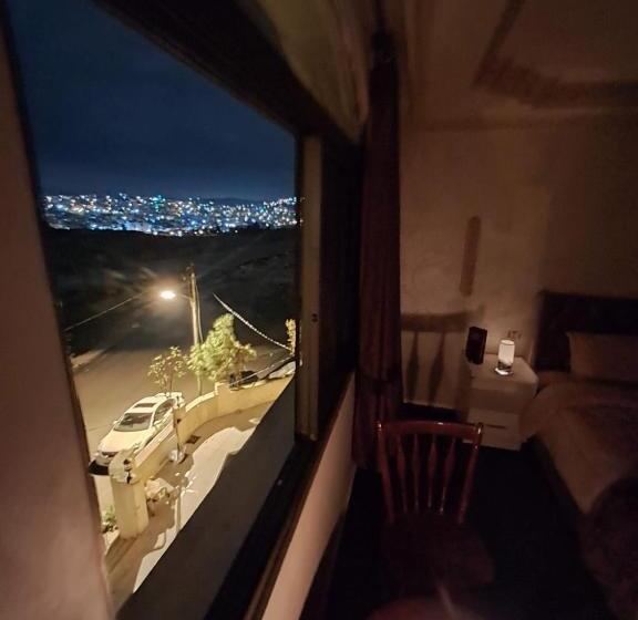 اتاق استاندارد با تخت بزرگ, Hadrian S Arch