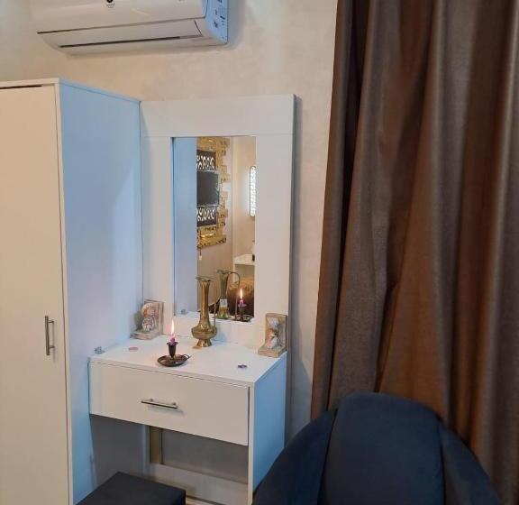 اتاق استاندارد با تخت بزرگ, Hadrian S Arch