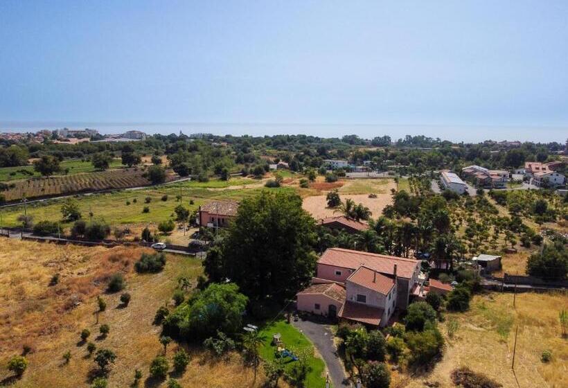 수피리어 스튜디오, Villa Nadira