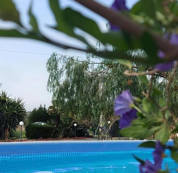 إستوديو سوبيريور, Villa Nadira
