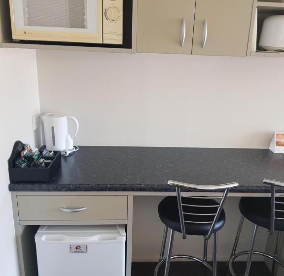 استودیوی استاندارد, Arran Motel