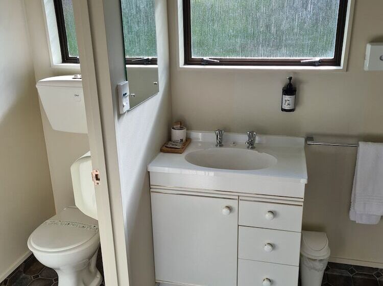 استودیوی استاندارد, Arran Motel