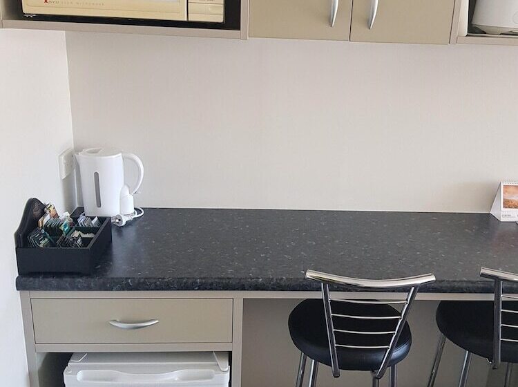 استودیوی استاندارد, Arran Motel