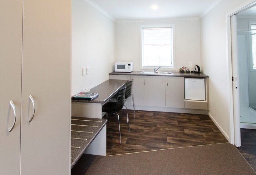 Студия Стандарт, Asure Oakleigh Motel