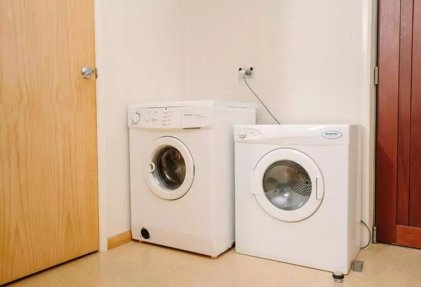 スタンダードスタジオ, Clearbrook Motel & Serviced Apartments