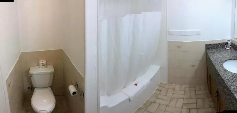 キングサイズベッドのデラックスルーム, Knights Inn Huntsville
