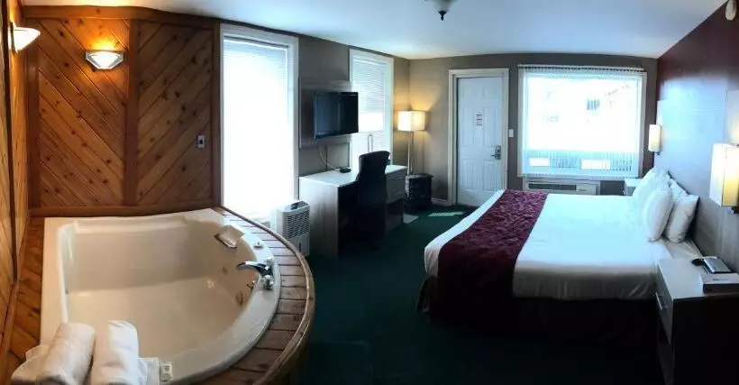 キングサイズベッドのデラックスルーム, Knights Inn Huntsville