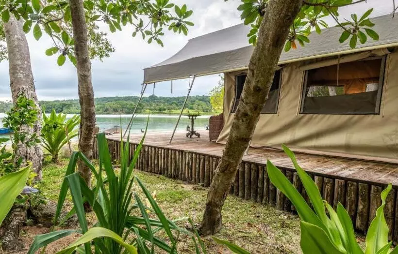 چادر با خدمات رفاهی استاندارد, Ratua Private Island Resort