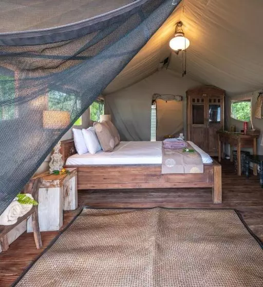 چادر با خدمات رفاهی استاندارد, Ratua Private Island Resort