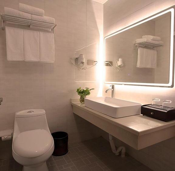 标准三人间, Shanghai Joyful Star Hotel Free Shuttle Bus To Pudong Airport And Disney