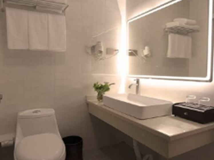 标准三人间, Shanghai Joyful Star Hotel Free Shuttle Bus To Pudong Airport And Disney