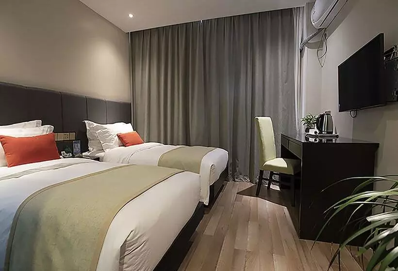 اتاق خانوادگی, Shanghai Joyful Star Hotel