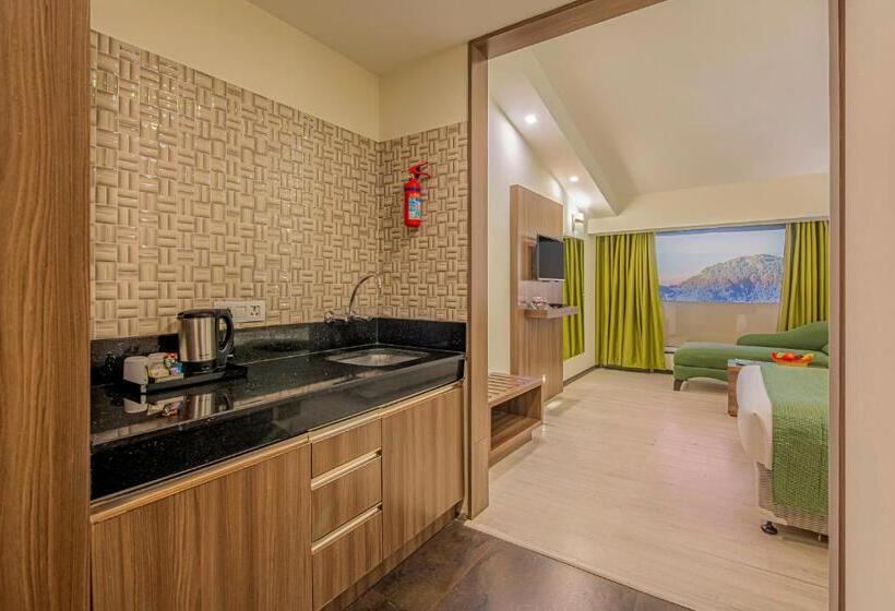 Premium room w/ mountain view, Sterling Mussoorie